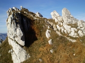 SALITA AL MONTE MAGNODENO LUNGO IL SENTIERO ATTREZZATO DELLA CRESTA DI GIUMENTA - FOTOGALLERY